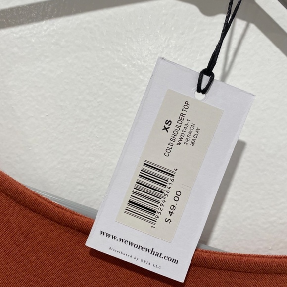 We wore what cold shoulder top - Picture 2 of 3